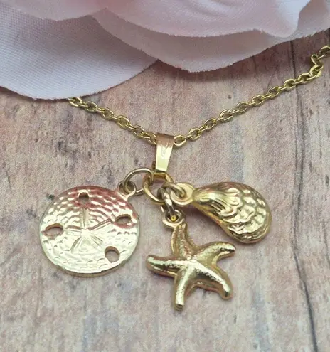 None CUTE Gold Tone Pendant Necklace 18" Dainty Chain & 3 Charms Shells Sea Star