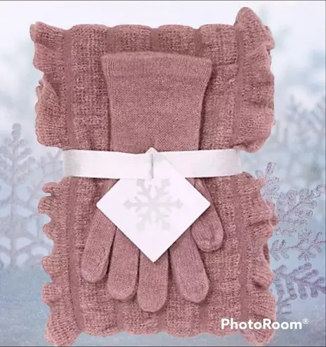 Pacific&Co NY& ruffled infinity scarf with matching gloves