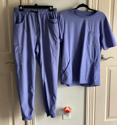 Jaanuu Scrub Set