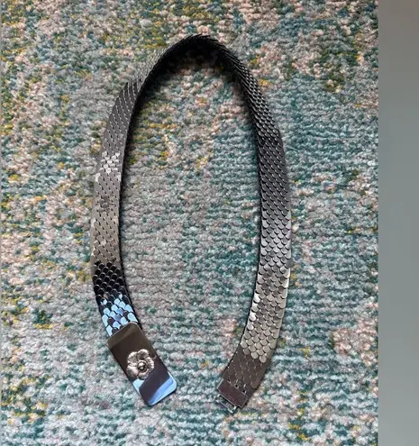 Weatherproof Vintage silver chain link stretch belt with floral buckle, one size