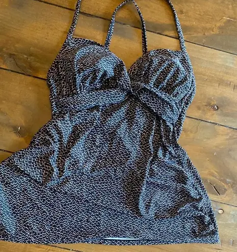 Isabelle Maternity black and white pattern tankini bikini top size S Swimwear