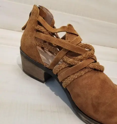 Caslon {7.5M} Liam Braided Strappy Brown Bootie