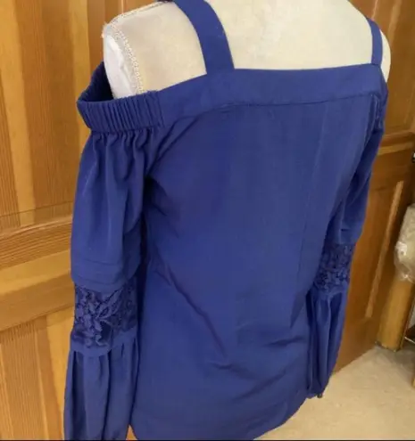Thalia Sodi Mint Condition Blue Blouse. Size Small