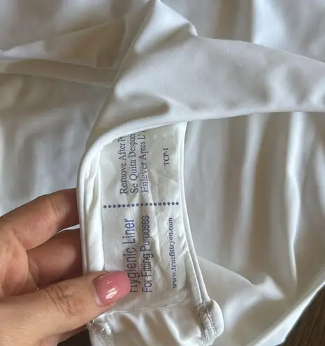 Vitamin A Luxe Link One Piece - White ReLux, Size Medium. $200