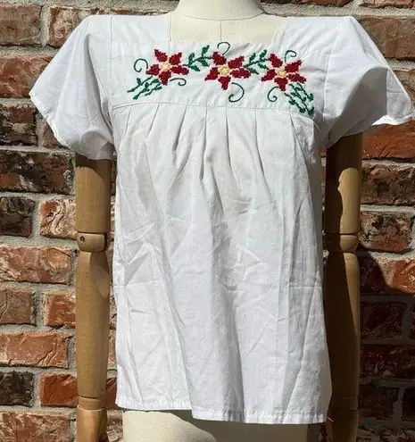 Handmade Mexican Pueblo embroidered poinsettia top / XS / Good condition*