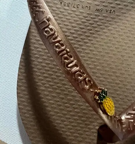 Havaianas  tan sample flip flop