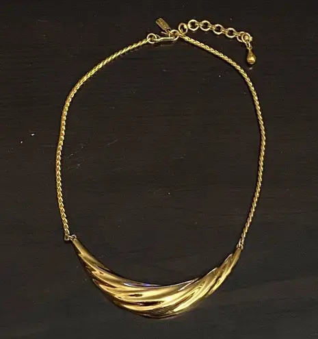 Crescent Vintage MONET Ruffled Bar Pendant Choker Gold tone Necklace