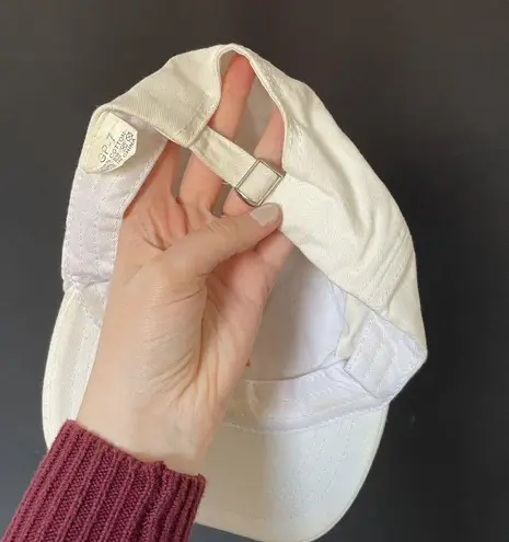 White Adjustable Cotton Baseball Cap With Embroidered Duck Design one size