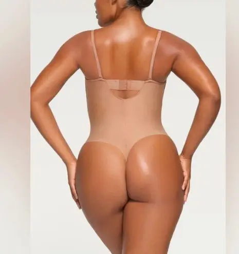 SKIMS Body Contour Bodysuit M