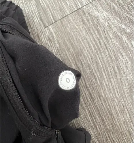 Lululemon  Tracker Short V 4" thumbnail 4