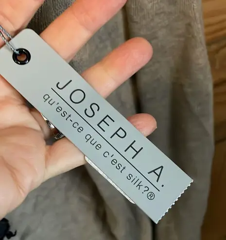 Joseph A . qu’est-ce que c’est silk? New With Tag “Mocha” Color Cardigan Size M