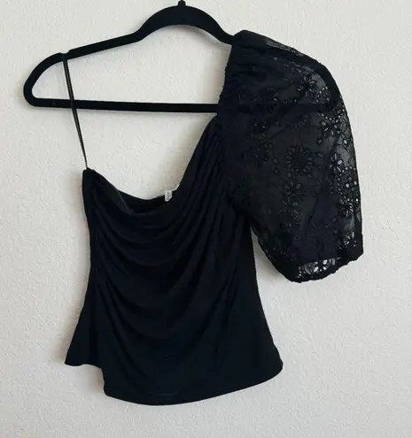 Heartloom Revolve Black One Sleeve Top