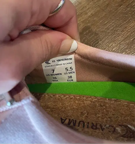 Cariuma Oca Low Canvas Sneakers in Rose Pink Size 7