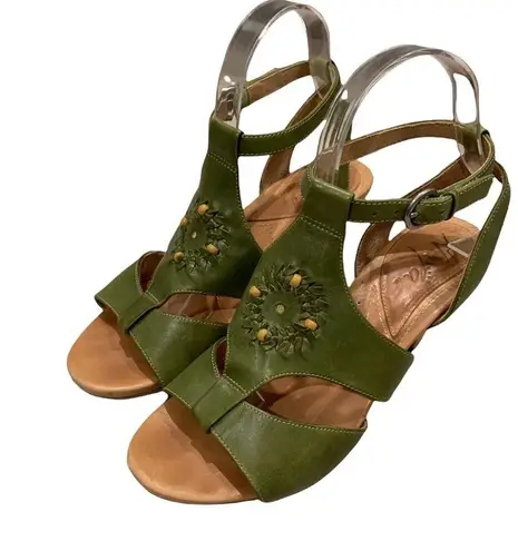 Naya Timpas Green Leather Beaded T