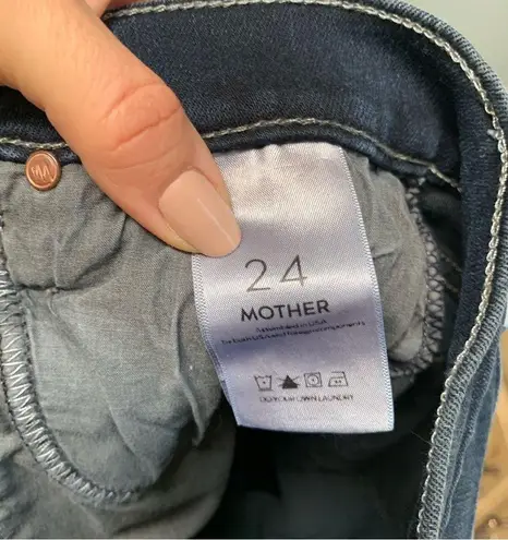 MOTHER The Rasca Ankle Snippet in Coffee, Tea or Me Dark Wash 24