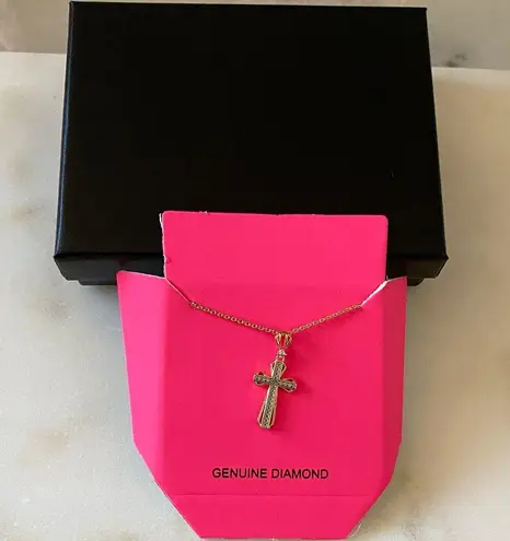 NWT Women’s Diamond Accent Cross Pendant Necklace Gold