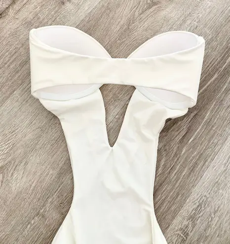 Mikoh NWOT White Cut Out One Piece Bikini M