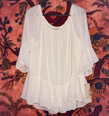 Black Rainn White Flowy Textured Top