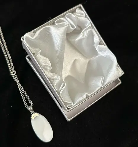 Genuine white Mother of pearl “Bali” style NWOT necklace.