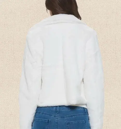 Brand New with tags, Baciano Faux Fur Fluffy White Jacket. SIZE LGE. retail $120 Size L