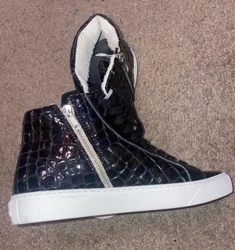 P448 NWOT Black Fantasy Glitter Croc Embossed High-Top Gym Shoe Sneaker