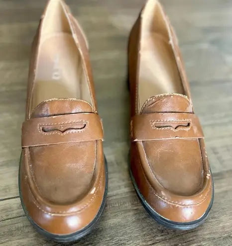 Nine & Co. Women’s Heeled Loafers Cognac Size 10 Slip On