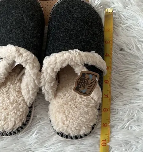 GAAHUU Women’s faux wool & shearling closed too slippers size Medium(7 - Image 9
