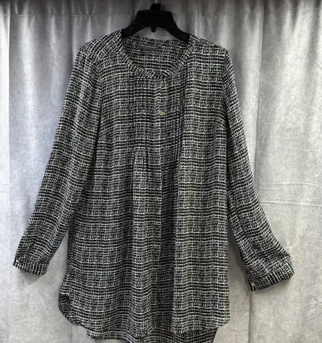 A pea in the pod Black and White Blouse