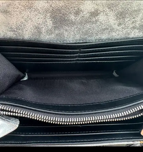 Chelsea28 silver crossbody shoulder clutch wallet bag