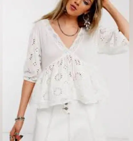 Free People  Sweeter Side Eyelet Top white, size XS oversized 19” P2P