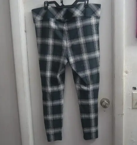 Torrid plaid leggings tights flannel stretch in green and white size 2 (2X).