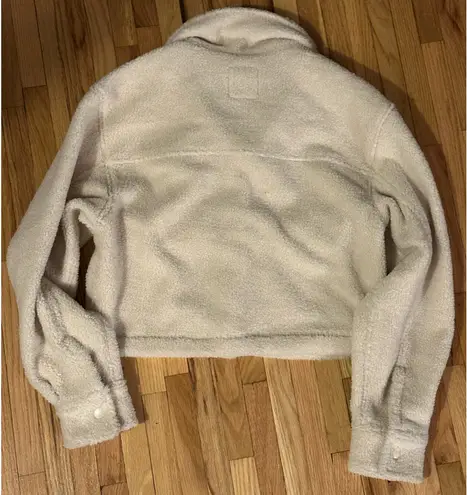 Abercrombie & Fitch NWT Abercrombie Cropped Fleece Shacket in Cream - Image 3
