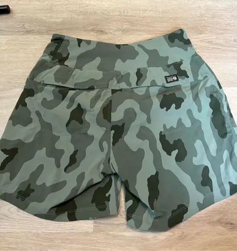 Mountain Hardwear  Camo High Rise Shorts Stretchy Sz Small