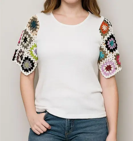 Emery Rose Top Blouse White Crochet Short Sleeves Colorful Cute Neutral Size M