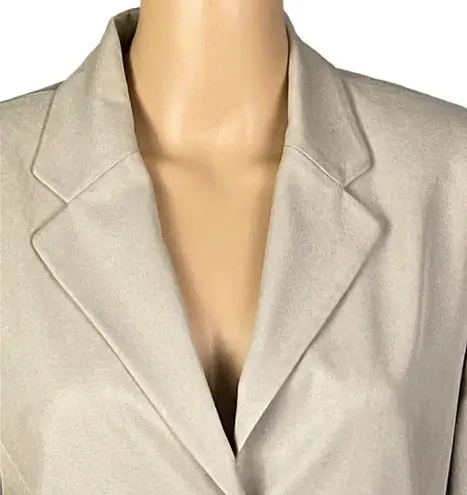 Valerie Stevens 100% Pure Silk, beige blazer with pockets. Size 8. EUC
