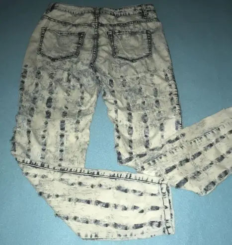 Crave fame by Almost Famous High waisted distress straight leg acid wash size 9