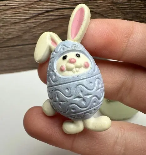 Avon Signed Owl Bird & Easter Bunny With Egg Plastic Brooch Pin Lot Of 2