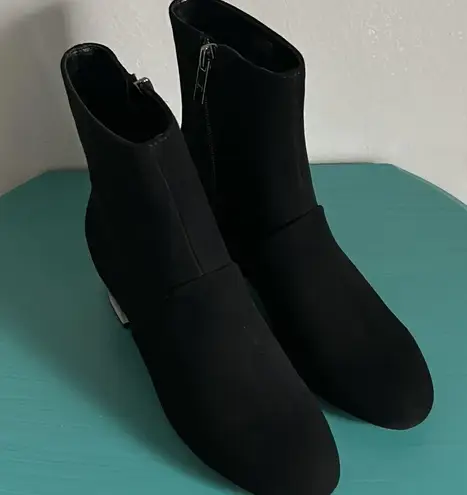 Halston Heritage New in Box Trendy Olga Black Suede Chunky 1.5” Heeled Booties