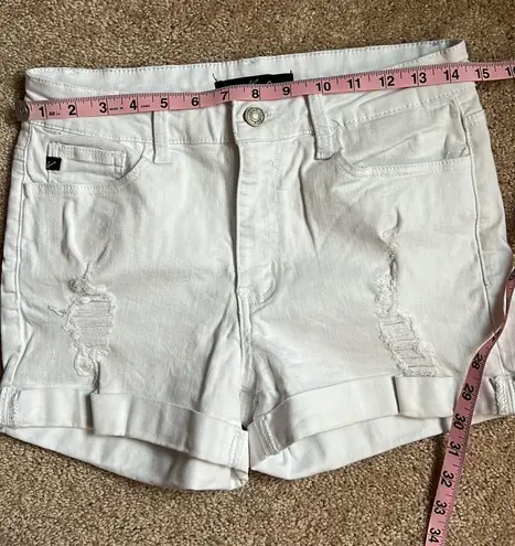 KanCan USA Kancan Distressed Estilo White Denim Shorts   Size 9 (28)