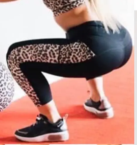 Zyia (NWT) Women’s Leopard Pocket Brilliant Hi-Rise Capri 20”, Size: (12)