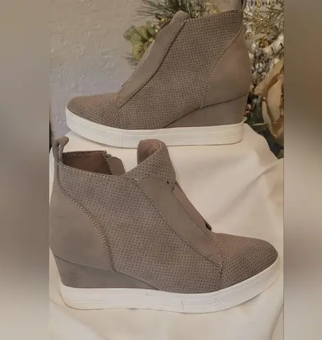 Ccocci Womens Zoey Sneaker Shoes Gray High Top Side Zipper Wedge Heels 7.5