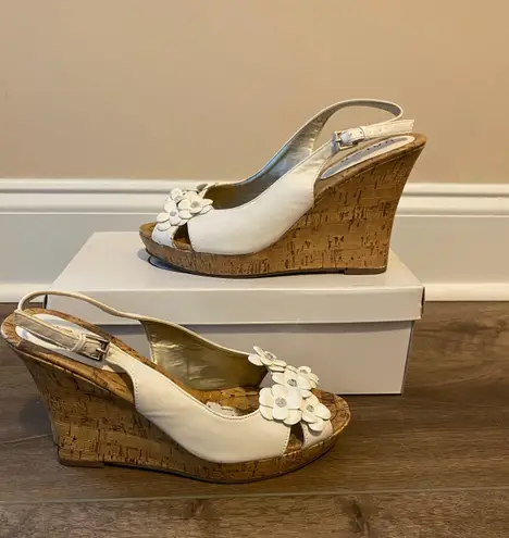 Unisa White Wedges