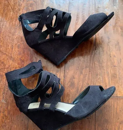 ⭐️ Black Laser Cut Scallop Ankle Strap Peeptoe Wedge Sandals Size 6