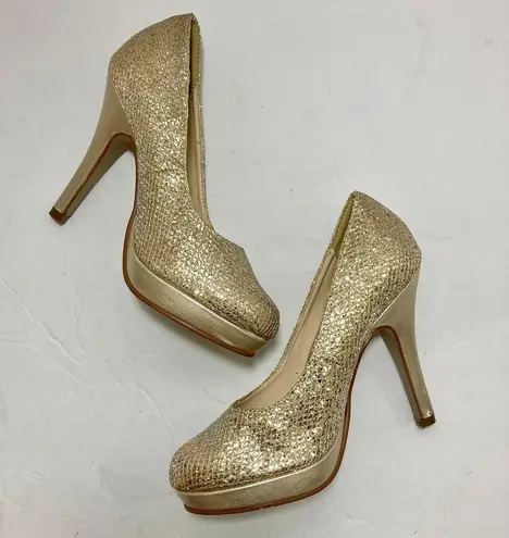 Touch Ups Champagne gold glitter platform pumps, women's size 5 style Candice by