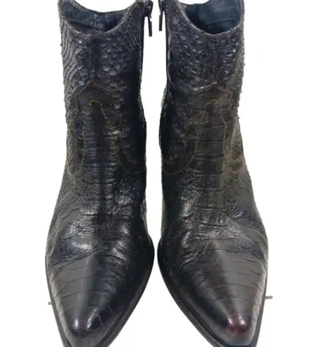 FS2127 GUC $369 Donna Piu Snake Embossed Boots size 37 US 7 Black