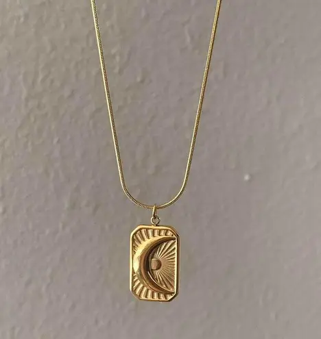 Crescent Moon Necklace Moon pendant necklace Gold Chain necklace