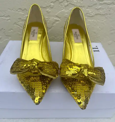 Valentino Garavani Runway Sequin Dollybow Pump, Gold, EUR 37 US 7 Brand New