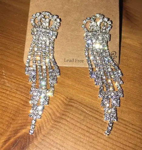 SILVER TONE CLEAR RHINESTONE DANGLE EARRINGS