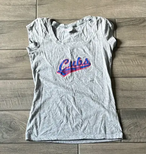 MLB Gray Cap Sleeve Fitted Tee with Chicago Cubs Logo