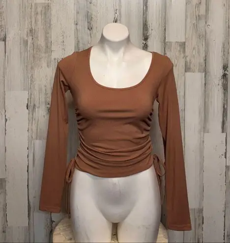 Brown Long Sleeve Ruched Side Top – Size M Size M